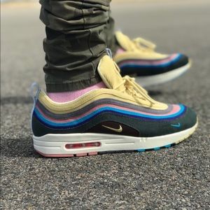 Meet your Posher, Clark